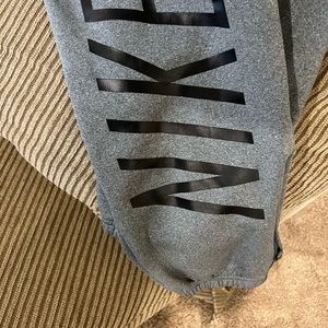 Womens XL Nike Dry Fit  sweatpants